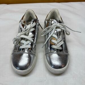 Kidpik shiny silver big girl sneakerslike new‎ size 5